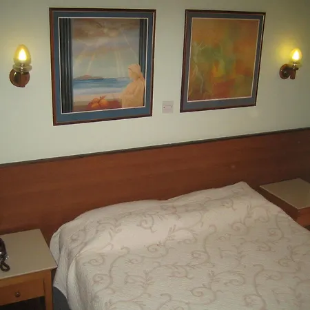 Onisillos 2* Lárnaka