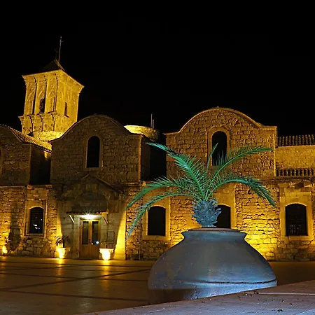 Onisillos 2* Lárnaka