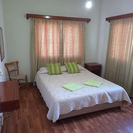 Onisillos מלון 2*